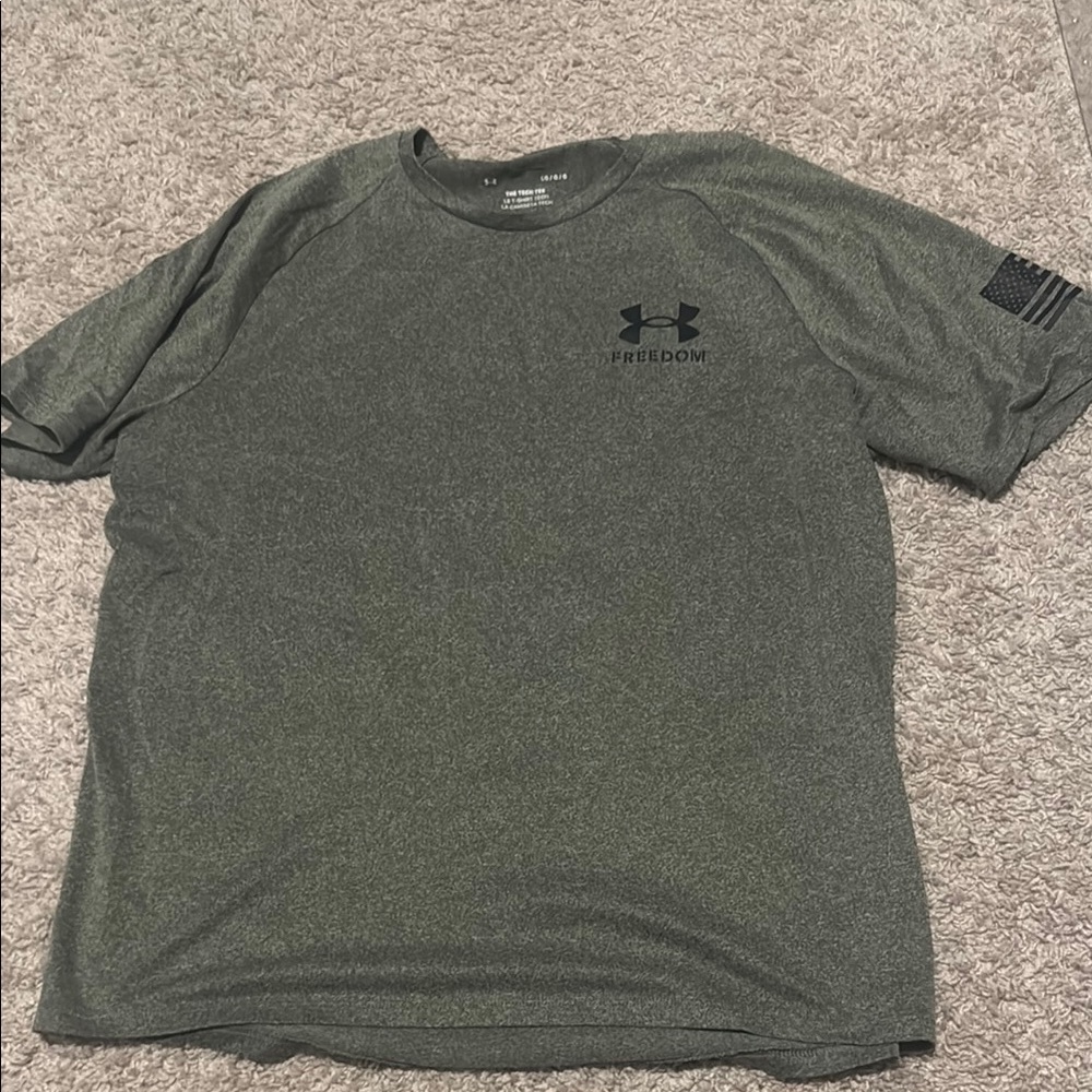Under Armour Gray Short Sleeve Tee Performance Shirt